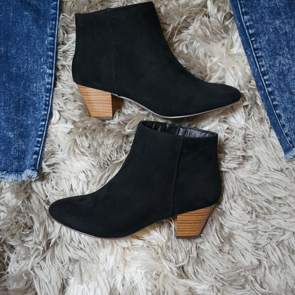 JustFab Shoes - Justfab Black Fleur Bootie | Sz 7.5